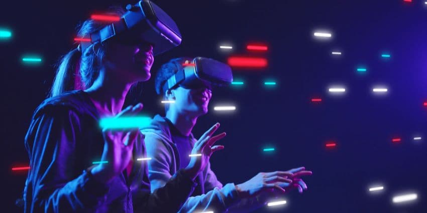 Meta Backtracks on Horizon Worlds VR Shutdown as Strategy Shifts to Mobile